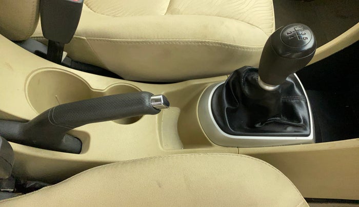 2013 Hyundai Verna FLUIDIC 1.6 VTVT SX, Petrol, Manual, 37,506 km, Gear Lever