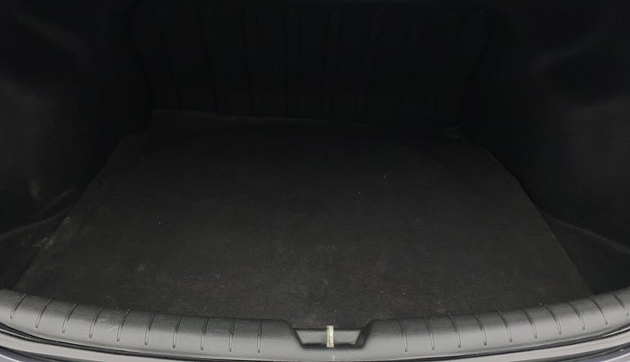 2017 Hyundai Verna 1.6 VTVT SX O, Petrol, Manual, 40,775 km, Boot Inside