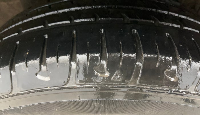 2014 Hyundai Grand i10 SPORTZ 1.2 KAPPA VTVT, Petrol, Manual, 15,516 km, Left Rear Tyre Tread