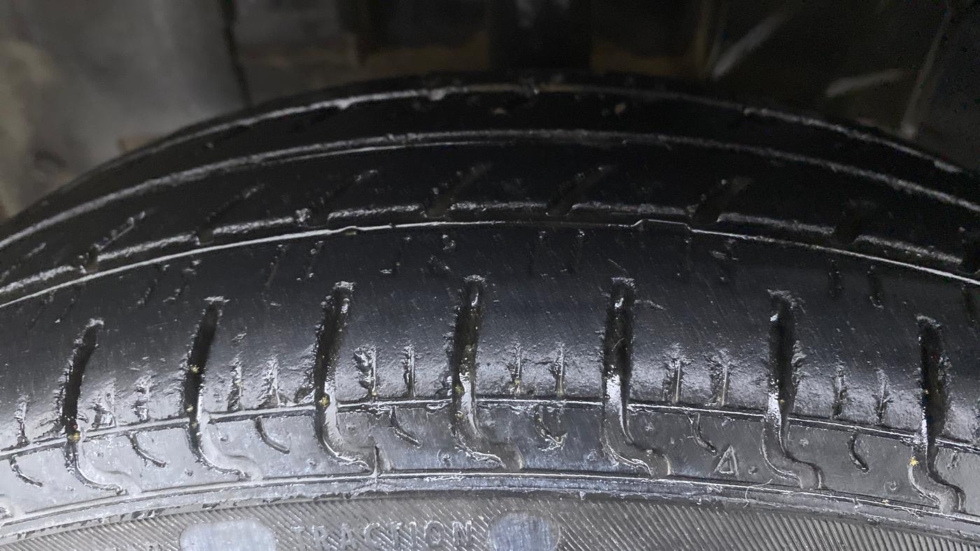 2018 Datsun Redi Go 1.0 T(O) AT, Petrol, Automatic, 32,215 km, Left Front Tyre Tread