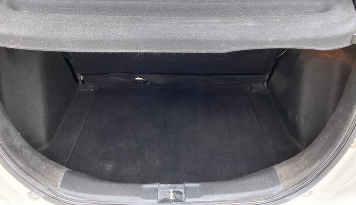 2017 Honda Jazz 1.2 V AT, Petrol, Automatic, 97,828 km, Boot Inside