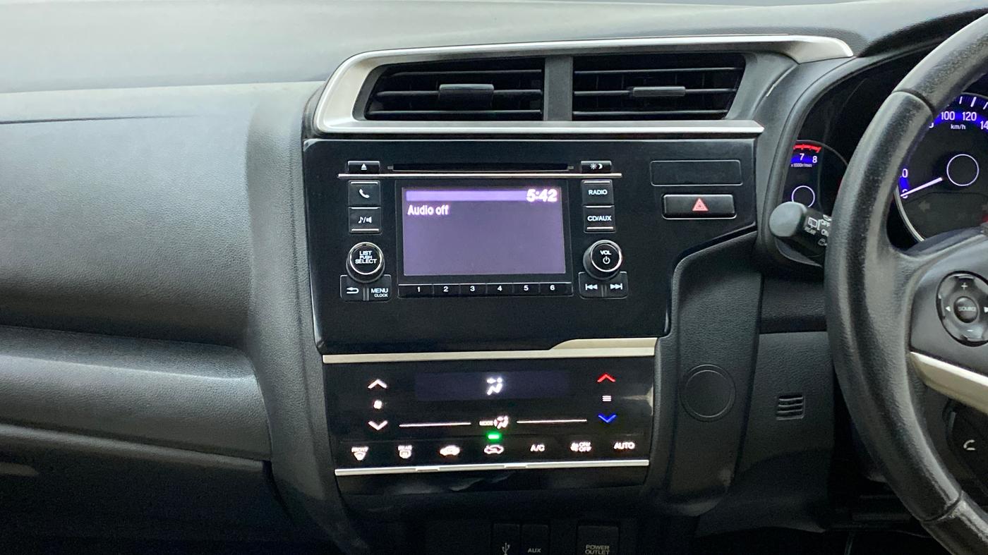 2017 Honda Jazz 1.2 V AT, Petrol, Automatic, 97,828 km, Air Conditioner