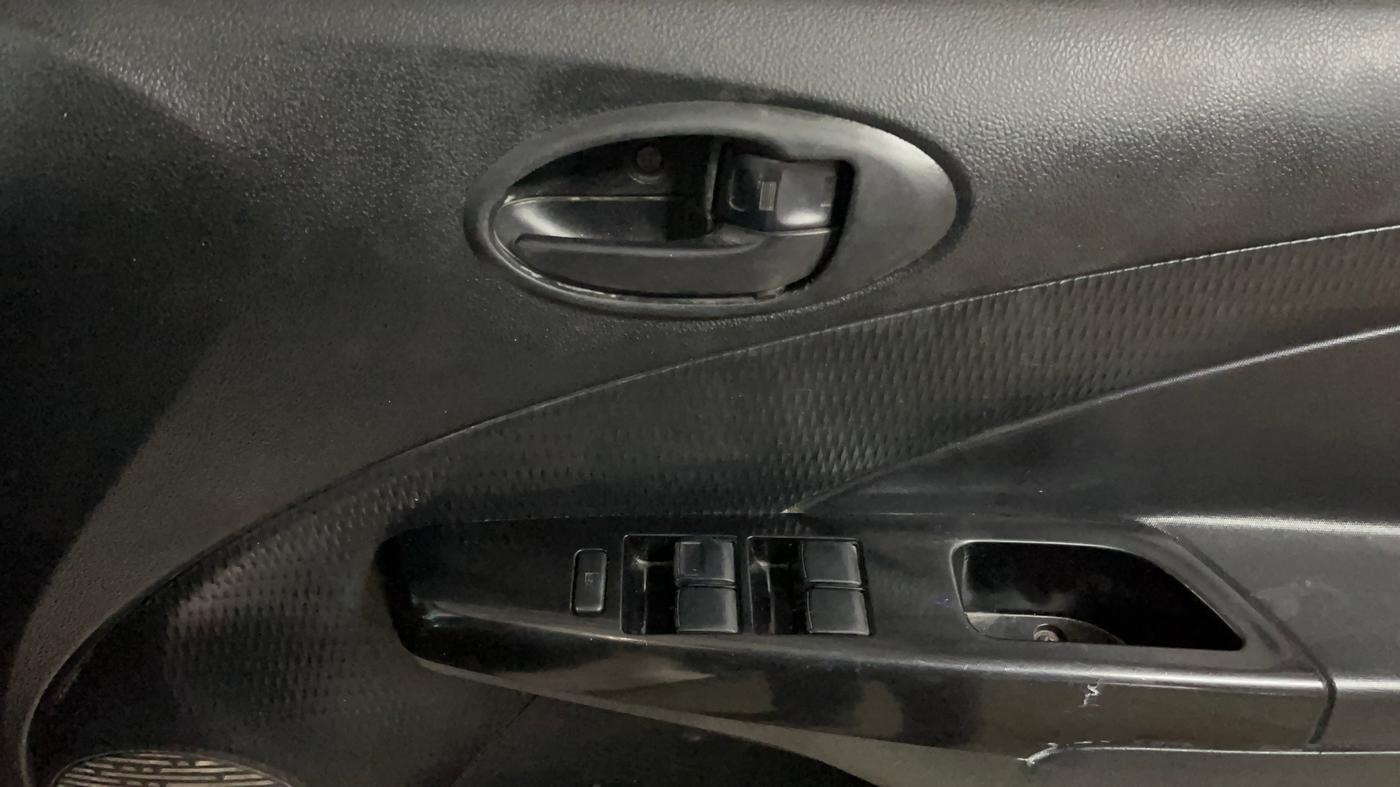 2014 Toyota Etios CROSS 1.2 G, Petrol, Manual, 63,797 km, Driver Side Door Panels Control