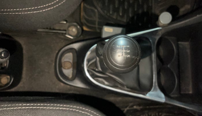 2014 Toyota Etios CROSS 1.2 G, Petrol, Manual, 63,797 km, Gear Lever