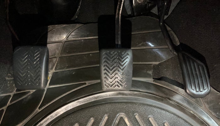 2014 Toyota Etios CROSS 1.2 G, Petrol, Manual, 63,797 km, Pedals