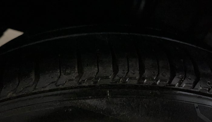 2014 Toyota Etios CROSS 1.2 G, Petrol, Manual, 63,797 km, Right Rear Tyre Tread