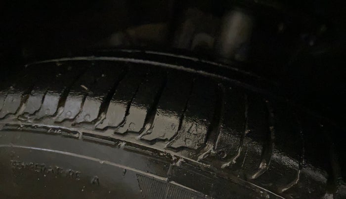 2017 Maruti Baleno DELTA PETROL 1.2, Petrol, Manual, 1,13,548 km, Left Front Tyre Tread