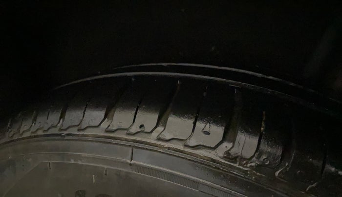 2017 Maruti Baleno DELTA PETROL 1.2, Petrol, Manual, 1,13,548 km, Left Rear Tyre Tread