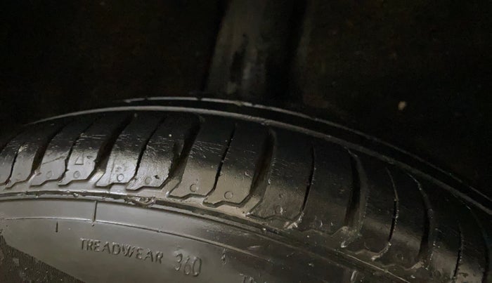 2017 Maruti Baleno DELTA PETROL 1.2, Petrol, Manual, 1,13,548 km, Right Rear Tyre Tread