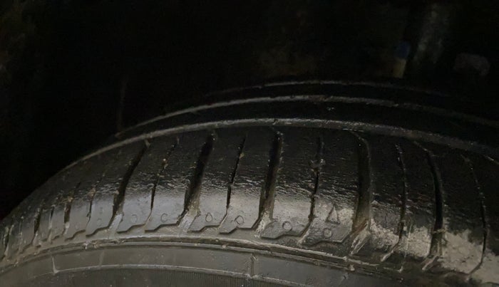 2017 Maruti Baleno DELTA PETROL 1.2, Petrol, Manual, 1,13,548 km, Right Front Tyre Tread