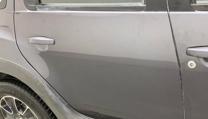 2018 Renault Duster RXS CVT, Petrol, Automatic, 45,771 km, Right rear door - Paint has faded