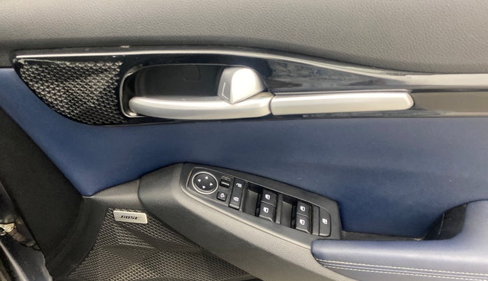 2022 KIA SELTOS X LINE 1.5 DIESEL AT, Diesel, Automatic, 1,08,437 km, Driver Side Door Panels Control