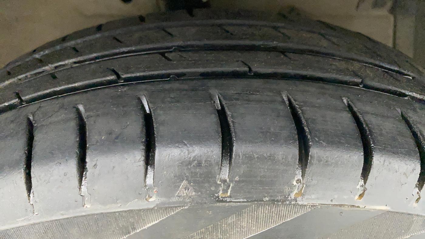 2013 Maruti Swift Dzire VXI, Petrol, Manual, 66,762 km, Right Front Tyre Tread