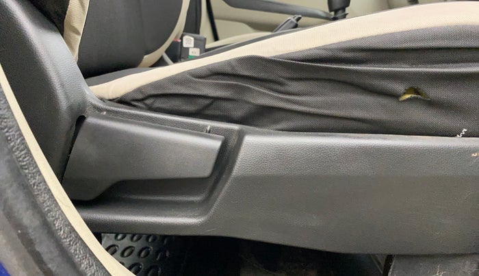 2020 Renault TRIBER RXL MT, Petrol, Manual, 86,420 km, Driver Side Adjustment Panel