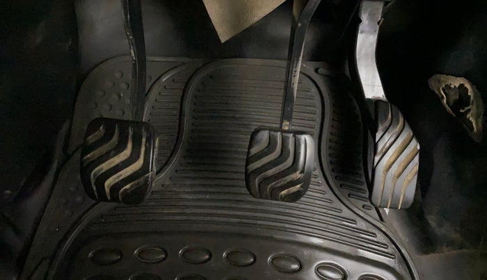 2020 Renault TRIBER RXL MT, Petrol, Manual, 86,420 km, Pedals