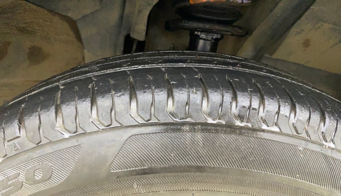 2020 Renault TRIBER RXL MT, Petrol, Manual, 86,420 km, Right Front Tyre Tread