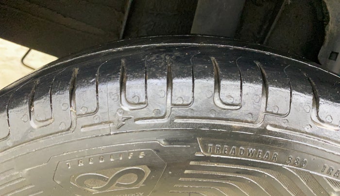 2020 Renault TRIBER RXL MT, Petrol, Manual, 86,420 km, Right Rear Tyre Tread