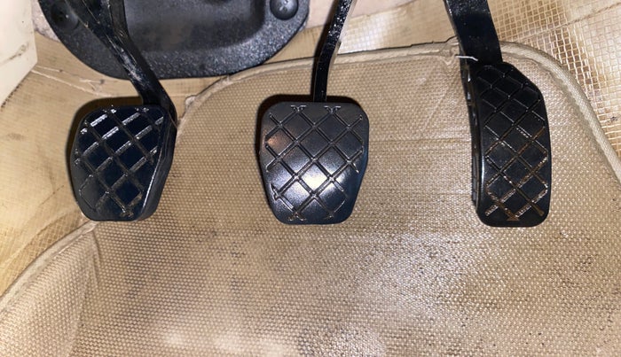 2015 Volkswagen Vento HIGHLINE 1.6 MPI, Petrol, Manual, 71,482 km, Pedals