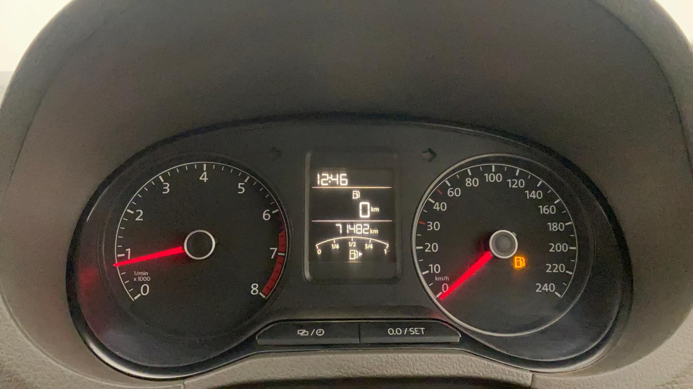 2015 Volkswagen Vento HIGHLINE 1.6 MPI, Petrol, Manual, 71,482 km, Odometer Image