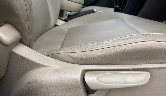 2015 Volkswagen Vento HIGHLINE 1.6 MPI, Petrol, Manual, 71,482 km, Driver Side Adjustment Panel