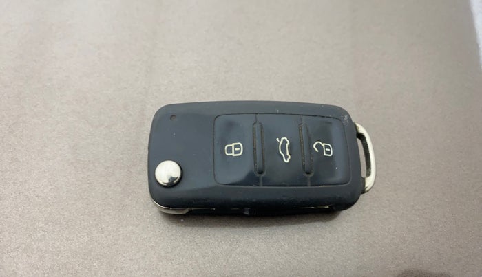 2015 Volkswagen Vento HIGHLINE 1.6 MPI, Petrol, Manual, 71,482 km, Key Close Up