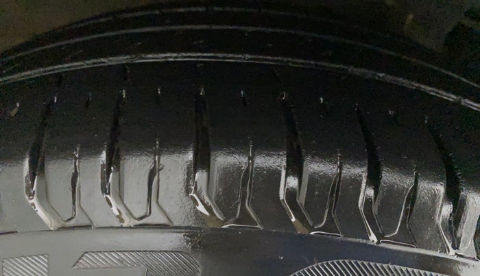 2017 Maruti Dzire ZXI, Petrol, Manual, 99,709 km, Right Rear Tyre Tread