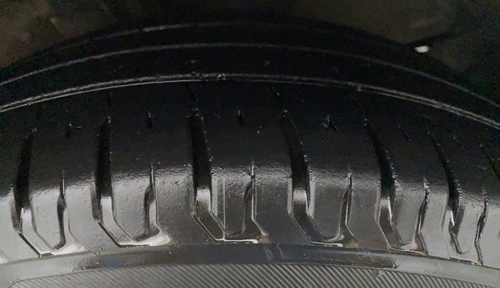 2017 Maruti Dzire ZXI, Petrol, Manual, 99,709 km, Left Front Tyre Tread