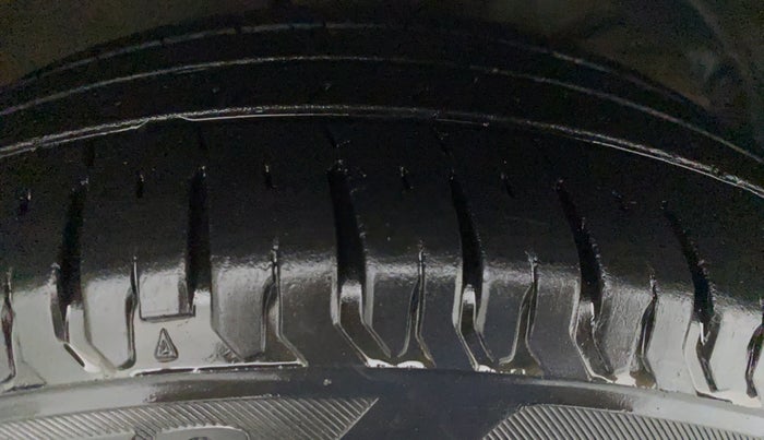 2017 Maruti Dzire ZXI, Petrol, Manual, 99,709 km, Right Front Tyre Tread