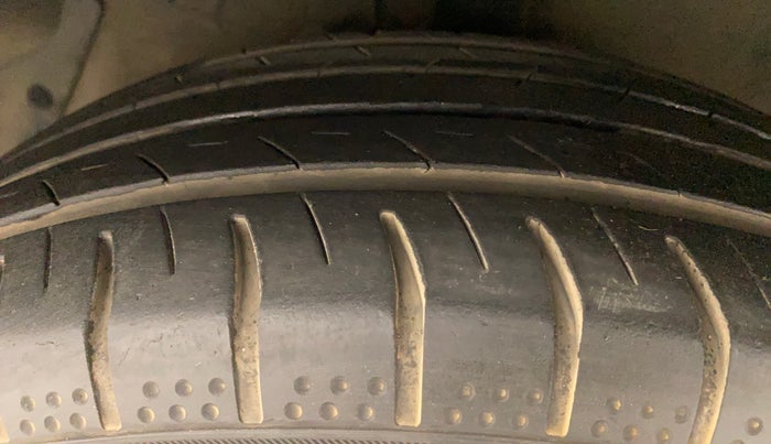 2013 Hyundai i20 ASTA 1.2, Petrol, Manual, 53,457 km, Left Front Tyre Tread