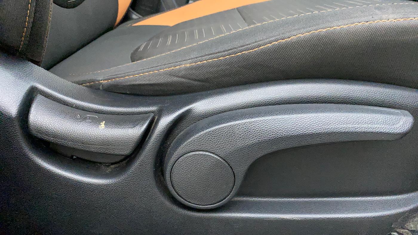 2018 Hyundai Creta SX 1.6 PETROL DUAL TONE, Petrol, Manual, 27,857 km, Driver Side Adjustment Panel