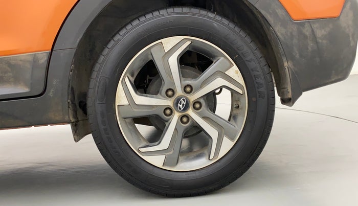 2018 Hyundai Creta SX 1.6 PETROL DUAL TONE, Petrol, Manual, 27,857 km, Left Rear Wheel