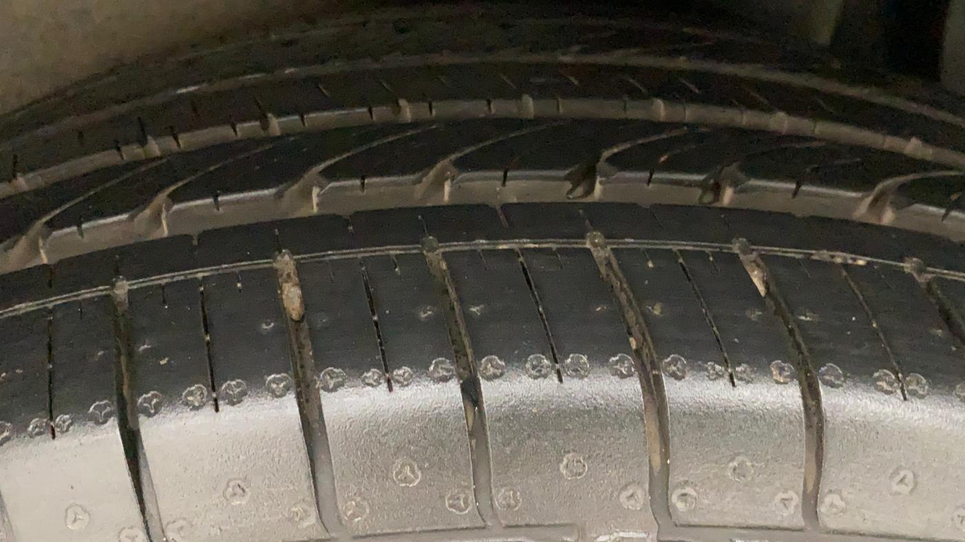 2018 Hyundai Creta SX 1.6 PETROL DUAL TONE, Petrol, Manual, 27,857 km, Left Rear Tyre Tread