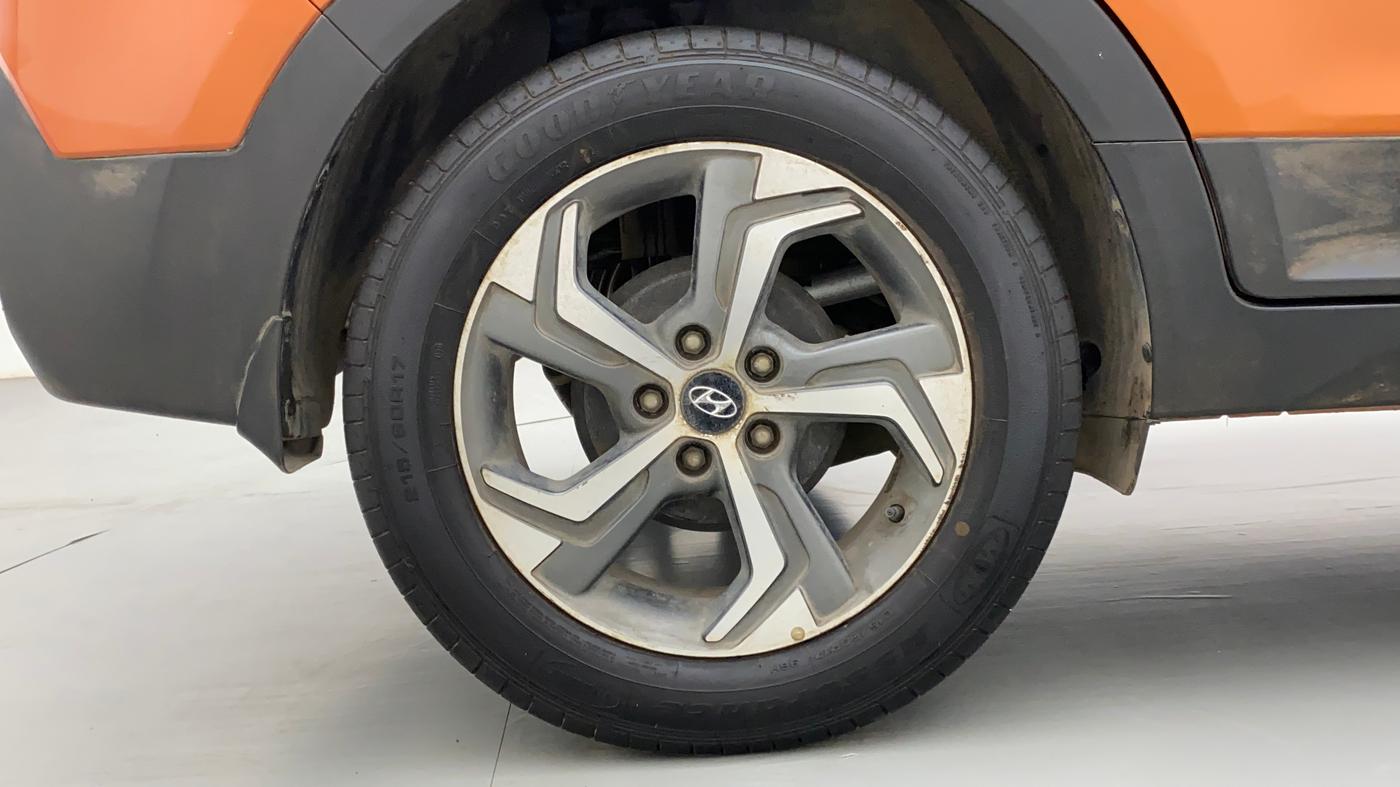 2018 Hyundai Creta SX 1.6 PETROL DUAL TONE, Petrol, Manual, 27,857 km, Right Rear Wheel