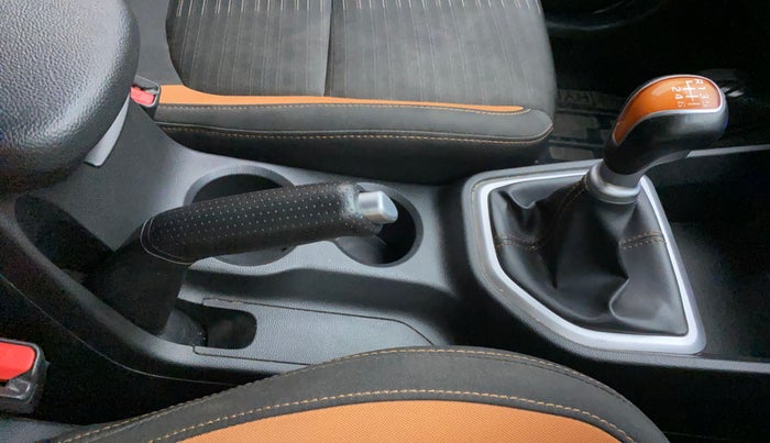 2018 Hyundai Creta SX 1.6 PETROL DUAL TONE, Petrol, Manual, 27,857 km, Gear Lever