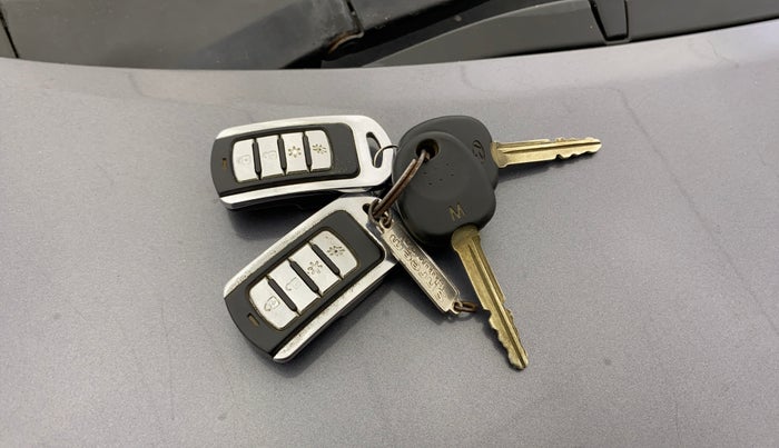 2018 Hyundai Xcent E+, Petrol, Manual, 41,224 km, Key Close Up