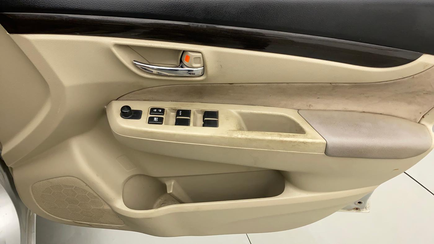 2016 Maruti Ciaz VXI, Petrol, Manual, 60,351 km, Driver Side Door Panels Control