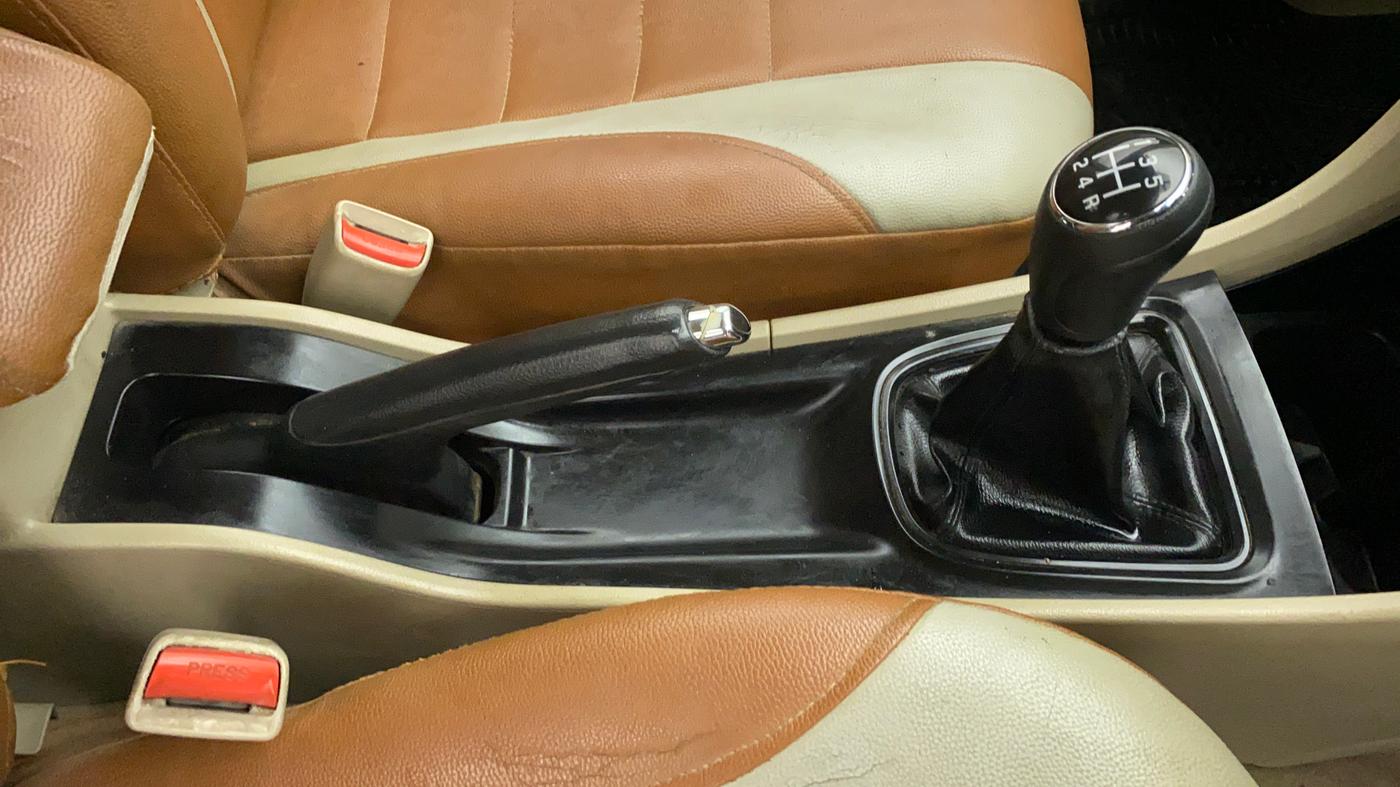 2016 Maruti Ciaz VXI, Petrol, Manual, 60,351 km, Gear Lever