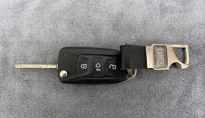 2021 Tata NEXON XM SUNROOF PETROL, Petrol, Manual, 14,800 km, Key Close Up