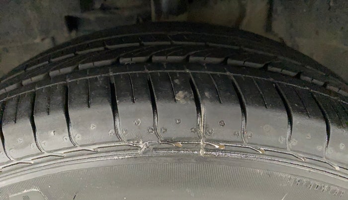 2021 Tata NEXON XM SUNROOF PETROL, Petrol, Manual, 14,800 km, Left Front Tyre Tread