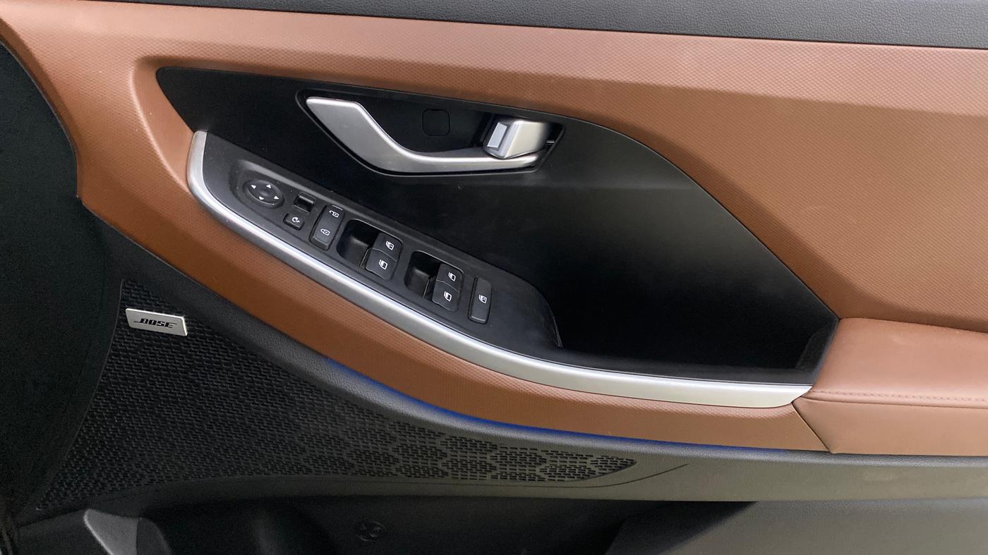 2023 Hyundai ALCAZAR  SIGNATURE (O) DCT 1.5 PETROL 7STR, Petrol, Automatic, 36,394 km, Driver Side Door Panels Control