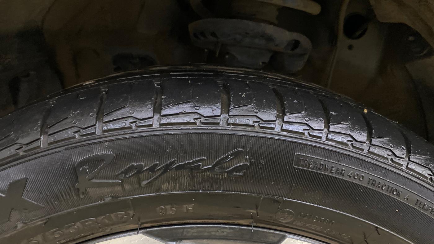 2023 Hyundai ALCAZAR  SIGNATURE (O) DCT 1.5 PETROL 7STR, Petrol, Automatic, 36,394 km, Left Front Tyre Tread