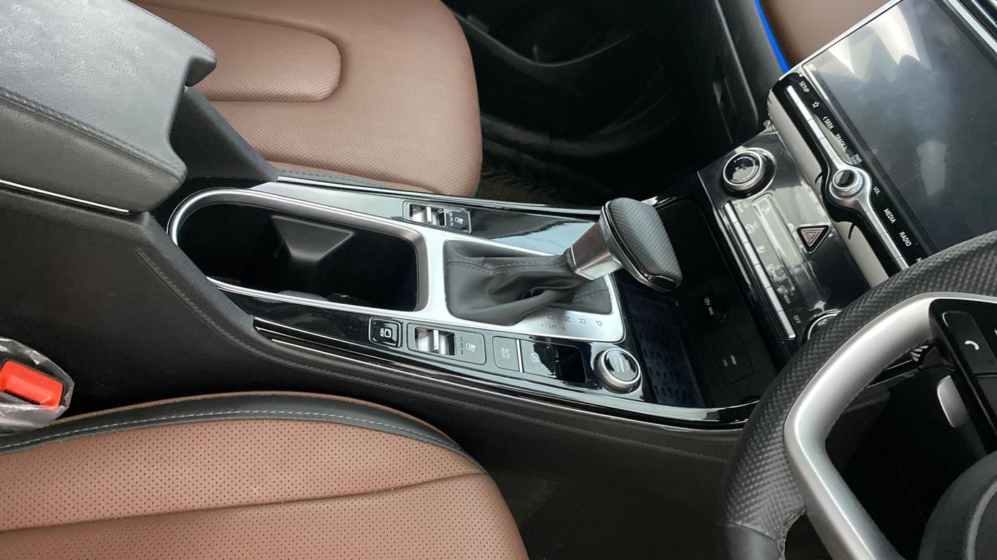 2023 Hyundai ALCAZAR  SIGNATURE (O) DCT 1.5 PETROL 7STR, Petrol, Automatic, 36,394 km, Gear Lever