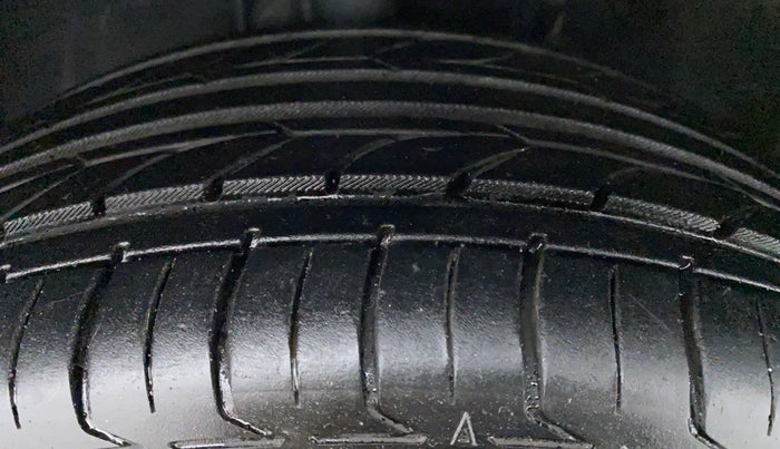 2015 Toyota Corolla Altis VL AT, Petrol, Automatic, 19,880 km, Right Front Tyre Tread