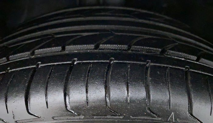 2015 Toyota Corolla Altis VL AT, Petrol, Automatic, 19,880 km, Right Rear Tyre Tread
