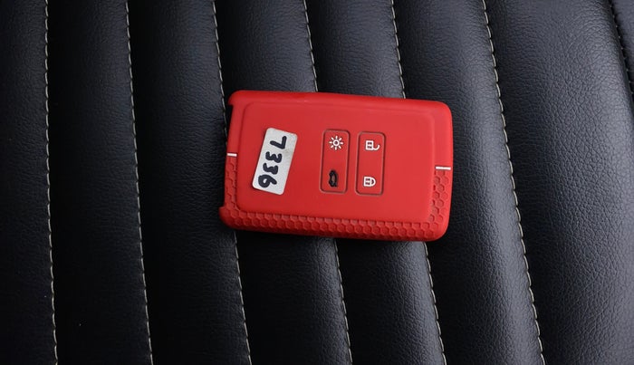 2019 Renault TRIBER RXZ, Petrol, Manual, 55,862 km, Key Close Up