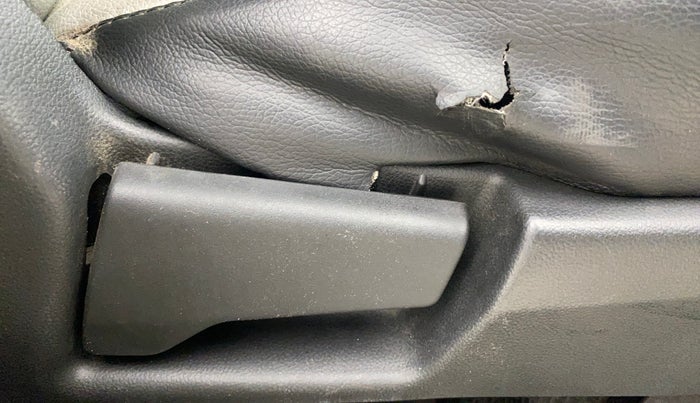 2019 Renault TRIBER RXZ, Petrol, Manual, 55,862 km, Driver Side Adjustment Panel