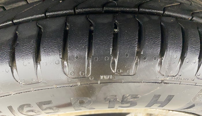 2019 Renault TRIBER RXZ, Petrol, Manual, 55,862 km, Left Front Tyre Tread