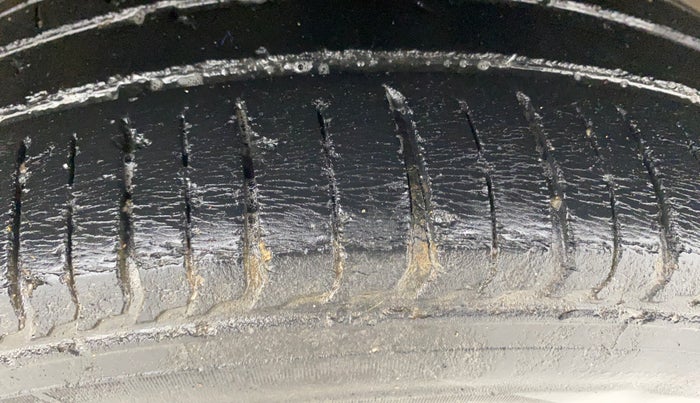 2019 Renault TRIBER RXZ, Petrol, Manual, 55,862 km, Left Rear Tyre Tread