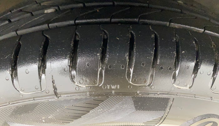 2019 Renault TRIBER RXZ, Petrol, Manual, 55,862 km, Right Front Tyre Tread