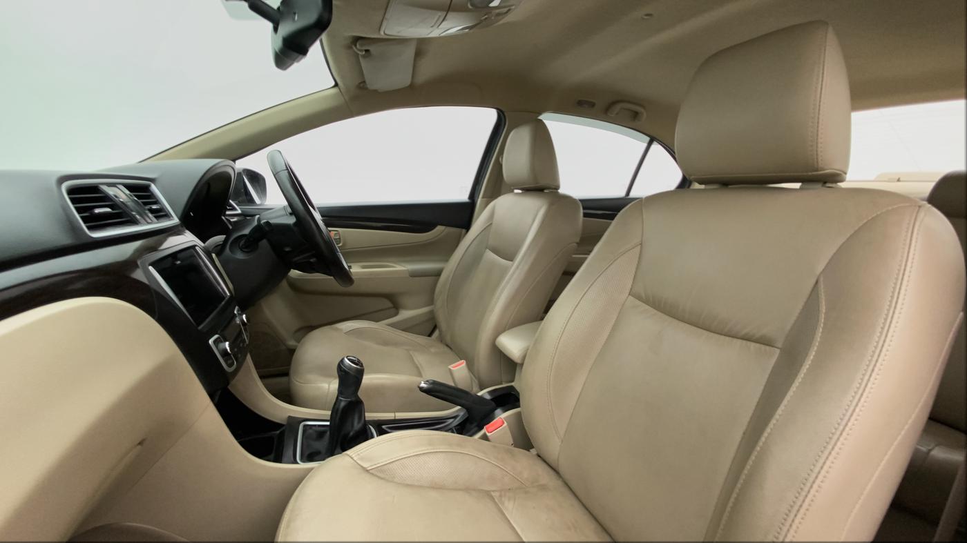 2017 Maruti Ciaz ALPHA 1.4 PETROL, Petrol, Manual, 34,522 km, Right Side Front Door Cabin